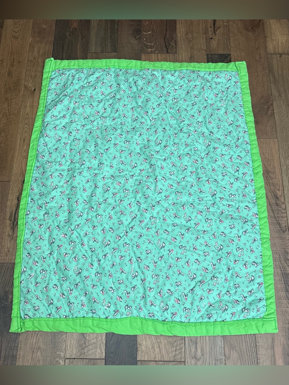 Vintage homemade lime green quilted baby blanket puppies playing 42x34”